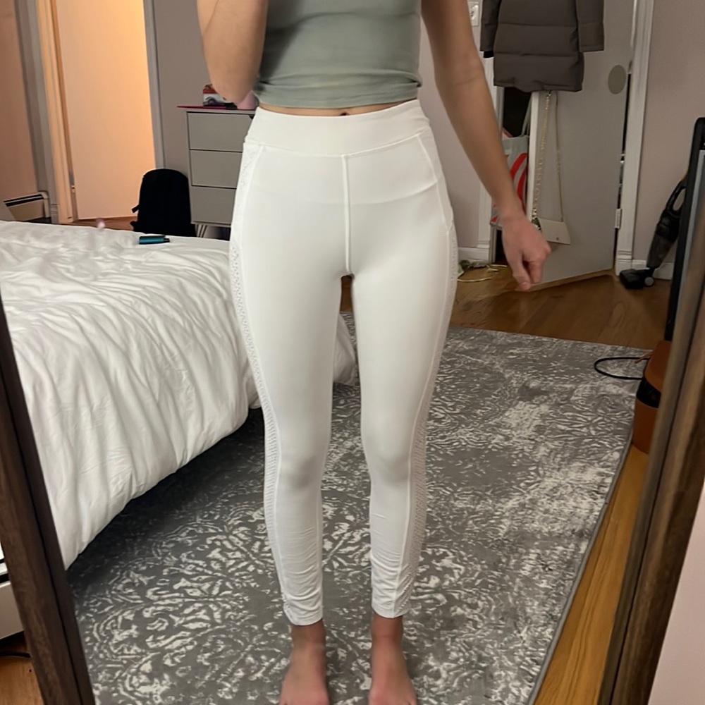 White lululemon leggings